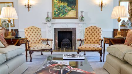 Luxury Three-Bedroom Apartment in Hyde Park Gate, Kensington, London SW7 - Photo 2