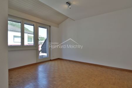 3.5 room attic apartment for rent in the center of Visp - Photo 3