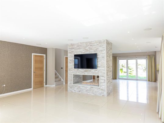 4 Bedroom House - Photo 1