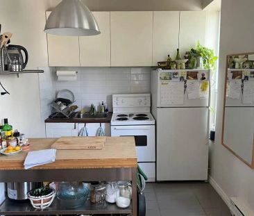 Gladstone Suites — Large Bright 1 bedroom - Photo 3