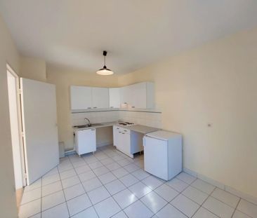 À LOUER – appartement type 2 avec parking dans le centre de TOURS •... - Photo 4