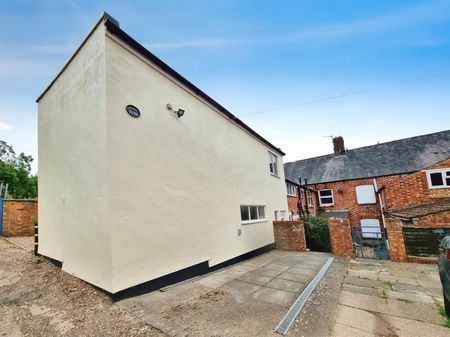 2 Bedroom House to Rent in The Mews House, High Street, Rushden, Northants, NN10 - Photo 5