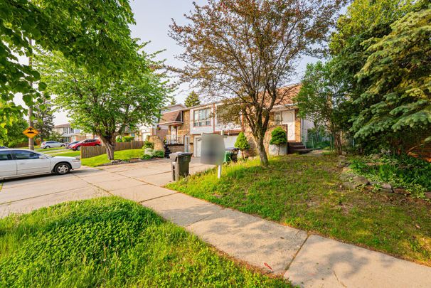 For Lease - 122 Centre Street, Brampton, Ontario - Photo 1