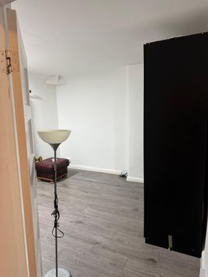 Room in a Shared House, Westcroft Way, NW2 - Photo 1