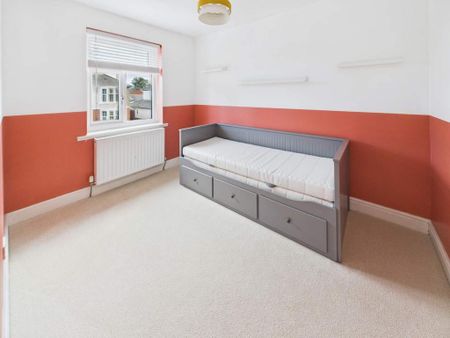 3 bedroom semi-detached house to rent - Photo 4