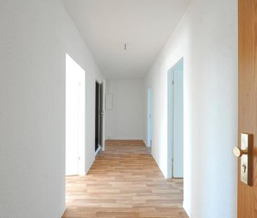 70 qm mit Balkon in der 3. Etage ab sofort - Foto 1