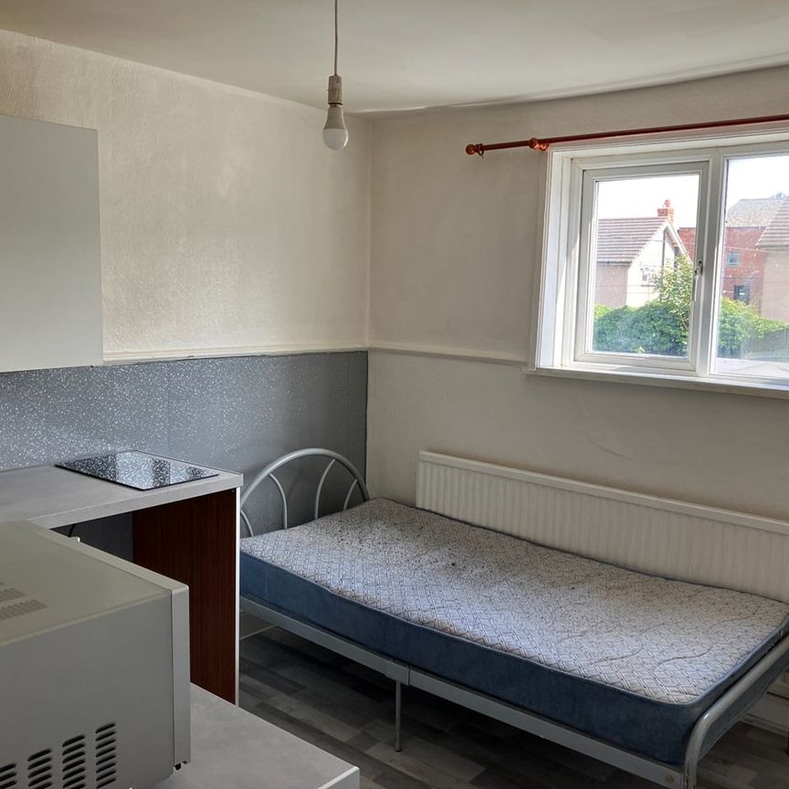 Room in a Shared House, Bedford Road, CH42 - Photo 2