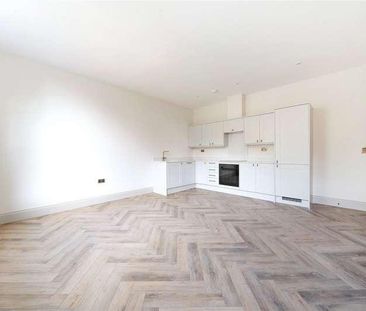 Bells House, South Street, Farnham, Surrey, GU9 - Photo 6