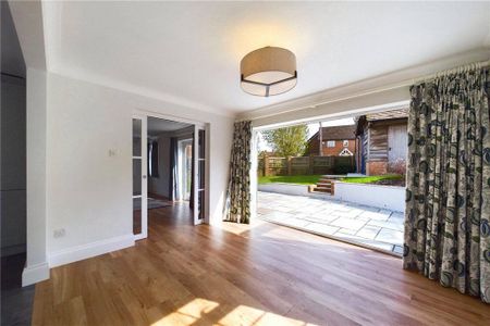 4 bedroom detached house to rent - Photo 5