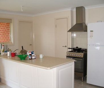 4-bedroom shared house, Bennett Street - Photo 2