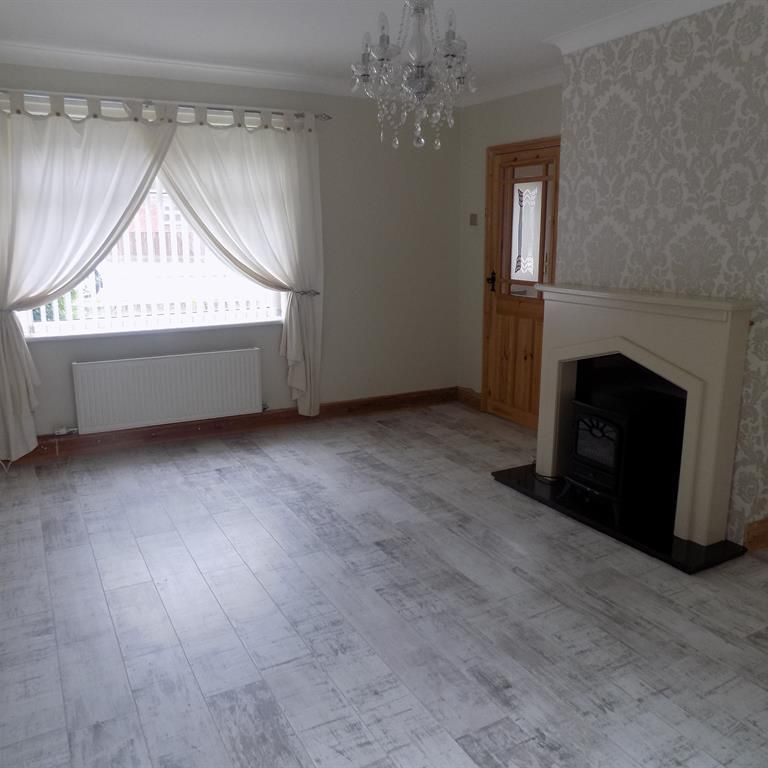 3 bedroom end of terrace house to rent - Photo 1