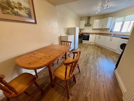 KINGS ROAD, CHARMINSTER (8KING) - Photo 5