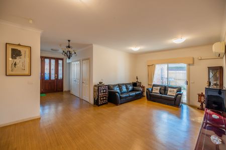 2/28 Golflinks Avenue, Oakleigh VIC 3166 - House For Rent | Domain - Photo 2