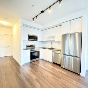 1 bed 1 den Surrey Fleetwood Brand New condo for rent - Photo 2