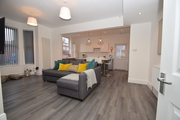 6 Bed End Terrace, Great Western Street, M14 - Photo 1