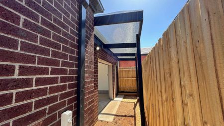 Stylish and Modern Home - Photo 5