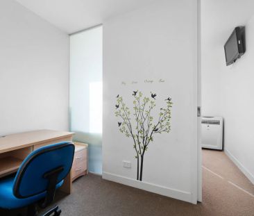 Furnished Studio That Offers The Ultimate City Living - Photo 5