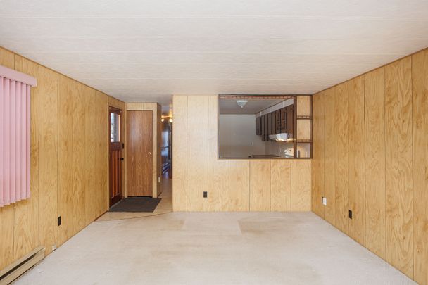 For Lease - 11 Homewood Avenue, Kawartha Lakes, Ontario - Photo 1