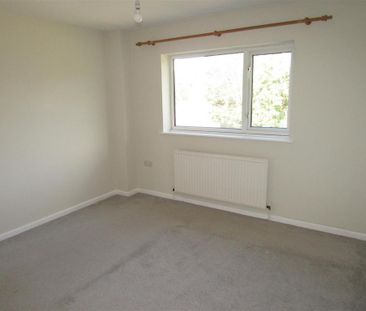 3 bedroom end of terrace house to rent - Photo 4