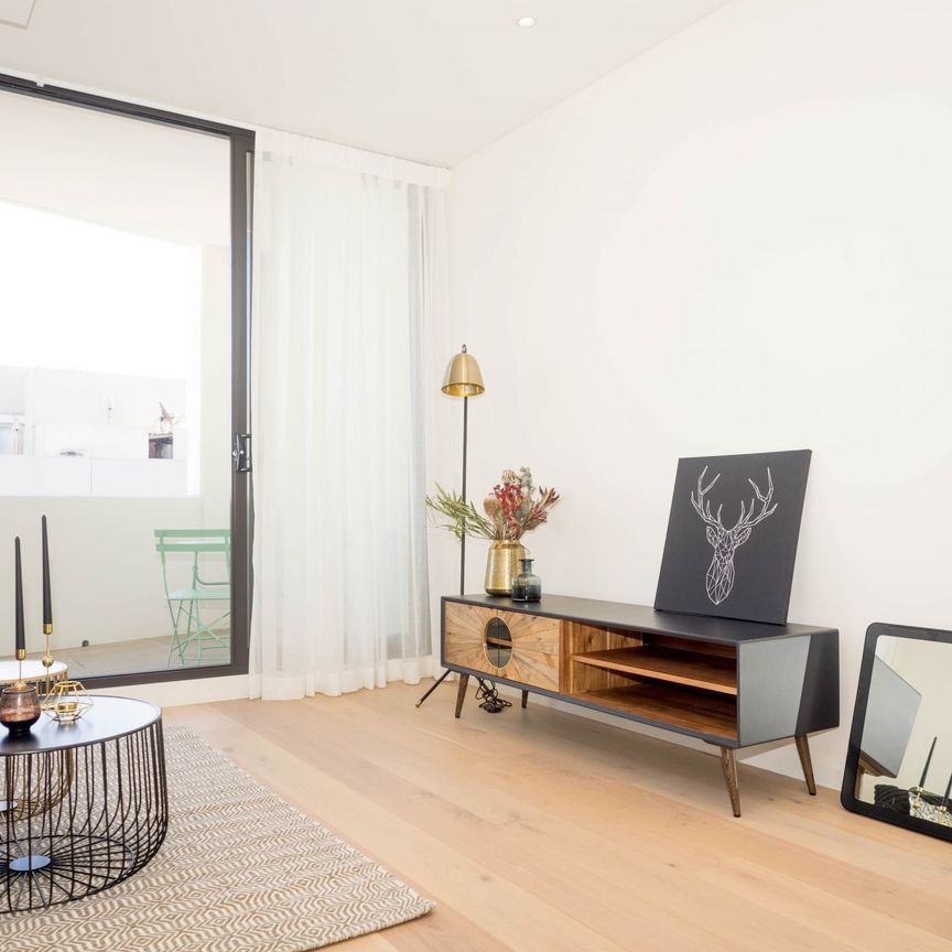 ULTRA MODERN ONE BEDROOM STUDIO APARTMENT - Photo 1