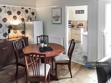 3 bedroom terraced house to rent - Photo 4