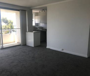 Unfurnished Apartment Overlooking the Swan River&excl; - Photo 2