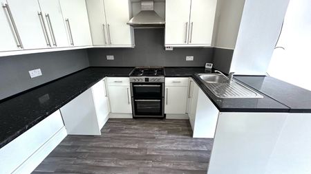 3 bedroom terraced house to rent - Photo 5