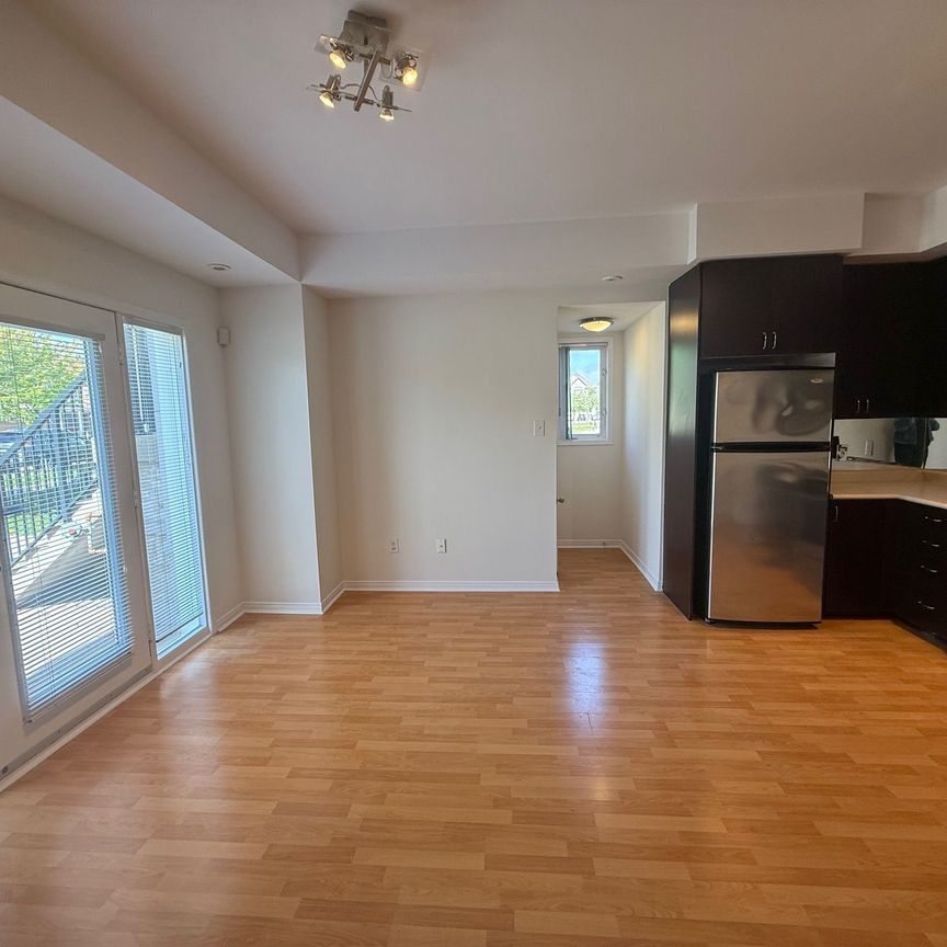 For Lease - 5055 Oscar Peterson Boulevard Unit# 8, Mississauga, Ontario - Photo 1