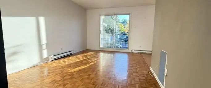 655 Boul. Laval | 655 Boulevard Laval, Laval - Photo 1