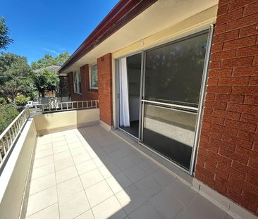 Spacious One-Bedroom Apartment with Lock-Up Garage and Storage – Po... - Photo 6