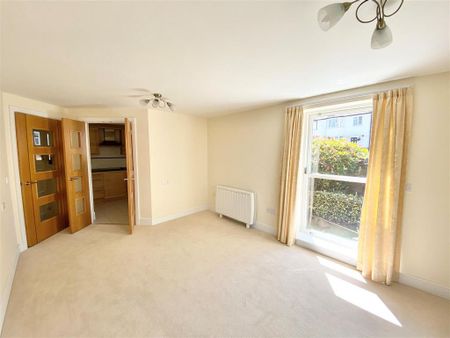 2 bedroom retirement property to rent - Photo 2