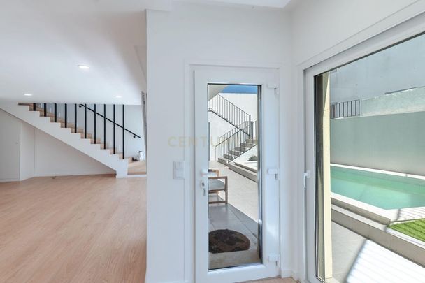 Amora, Setúbal Municipality - Photo 1