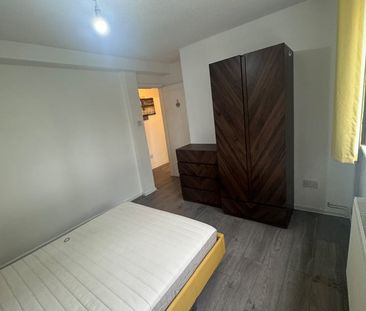 2 Bed Flat, Miranda Court, M5 - Photo 3