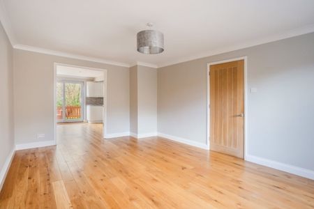 4 bedroom detached house to rent - Photo 3