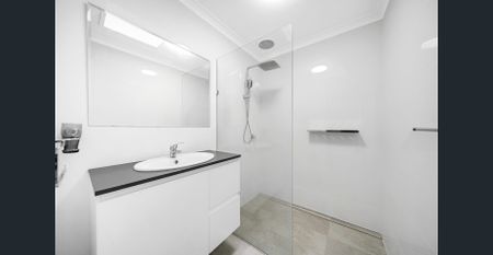 Low-Maintenance 2-Bedroom Villa in a Quiet Tuart Hill Complex - Photo 3