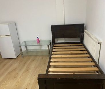 Studio Flat, Birmingham, B25 - Photo 3