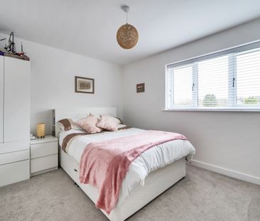 4 bedroom detached house to rent - Photo 3