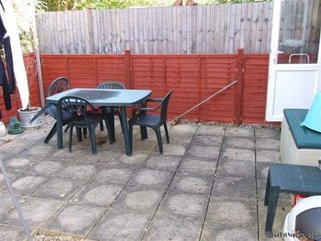 1 bedroom property to rent in Worthing - Photo 3