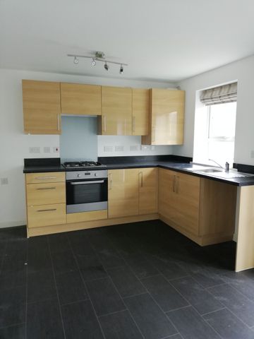 Apply Online – Welsh Housing Partnership Property – 3 Bed House, Ynys Y Wern, Port Talbot – Minimum household income £23K PA from a salary (not including benefits) - Photo 5