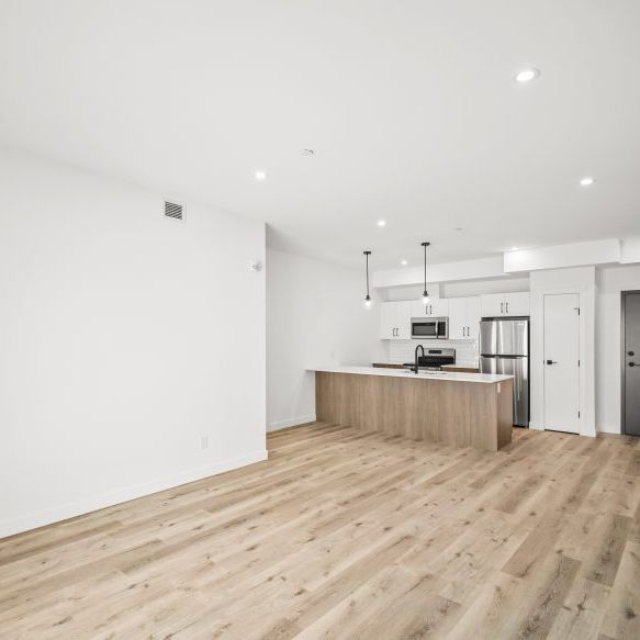 Cosmo: Wood – 1800 Leila, Winnipeg, MB - Photo 1