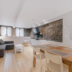 Loft entièrement meublé à louer Vieux-Québec septembre 2026 - Photo 2
