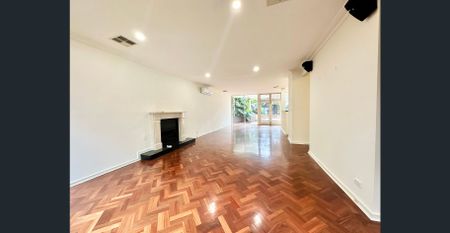 Family Home in Camberwell Prime Location - 3-6 months lease only! - Photo 3