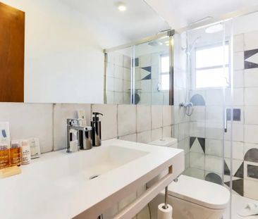 Carrer del Comte Borrell, Barcelona, Catalonia 08015 - Photo 1