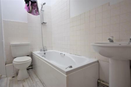 2 bedroom Flat To Let - Photo 5