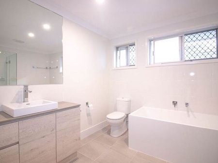 Renovated 3 Bedroom Home In Burleigh Heads! - Photo 5