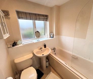 3 bedroom semi-detached house to rent - Photo 6