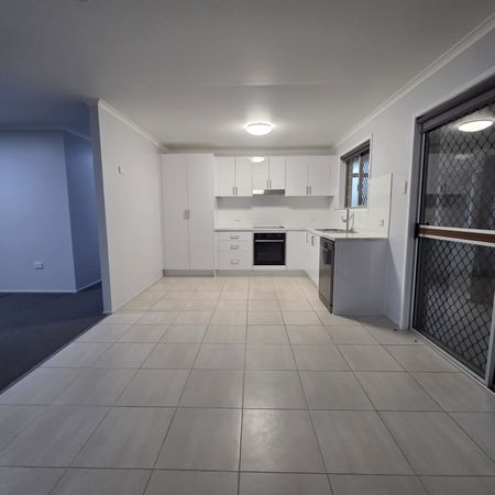 16 Sunset Drive, Thabeban QLD 4670 - House For Rent - $480 | Domain - Photo 5