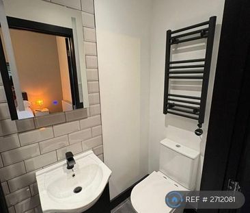 1 bedroom in a house share to rent - Photo 2