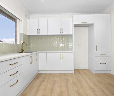 A Charming Renovated Home in Fulham Gardens - Photo 4