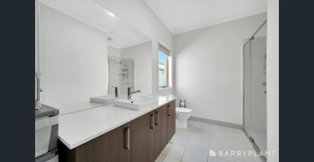 Multiple living zones! - Photo 5